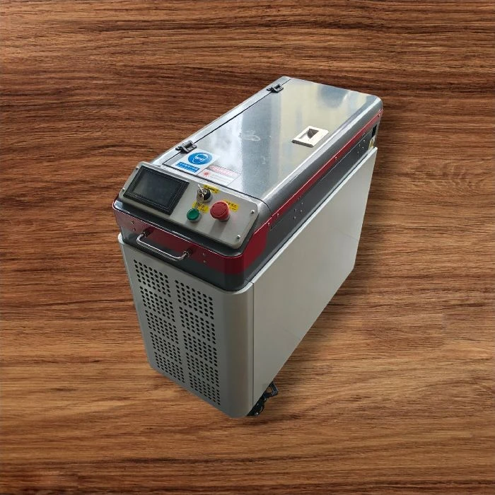 Pulzni laserski čistilni stroj 500W 220V top-hat gaussinan light